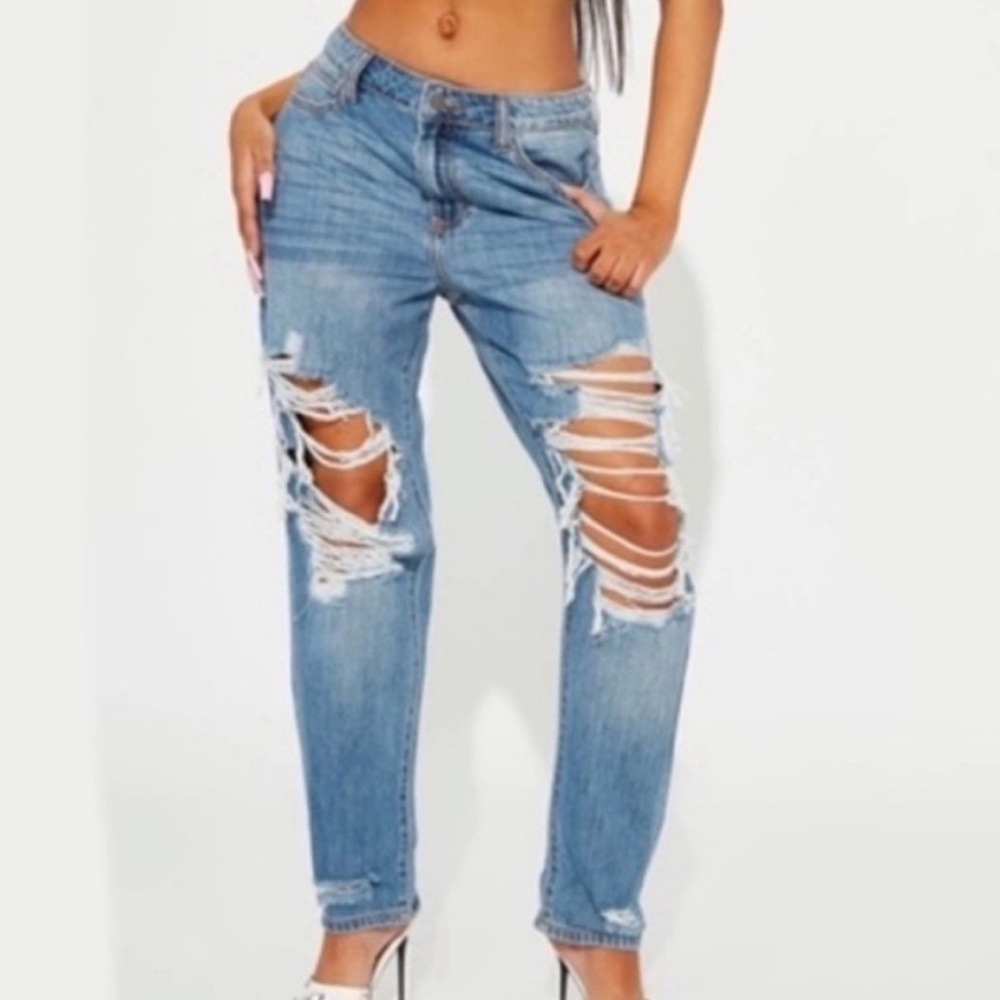 Fashion Nova Jax Distressed destroyed high rise jeans loose new with tags size 9